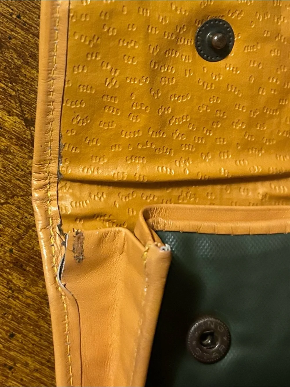 Vintage Hunting World Mini Green Coin Wallet (FLAW - STITCHING PLS READ)